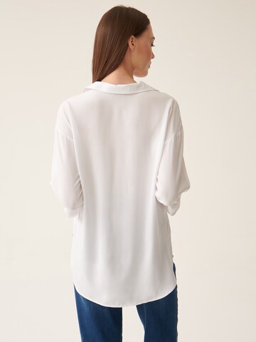 TATUUM - Blusa ' BALEA' em branco