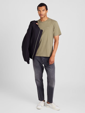 Pepe Jeans T-shirt 'CONNOR' i grön