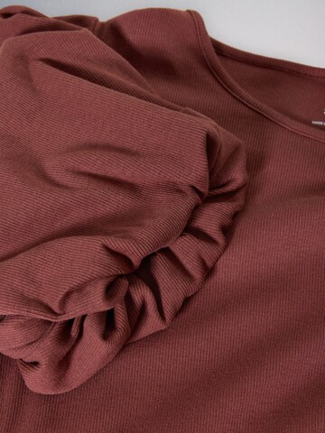 The Set Dress in Brown