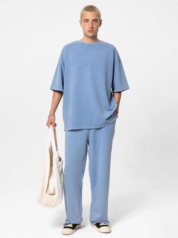 VAMOS CLO Loose fit Trousers in Blue: front