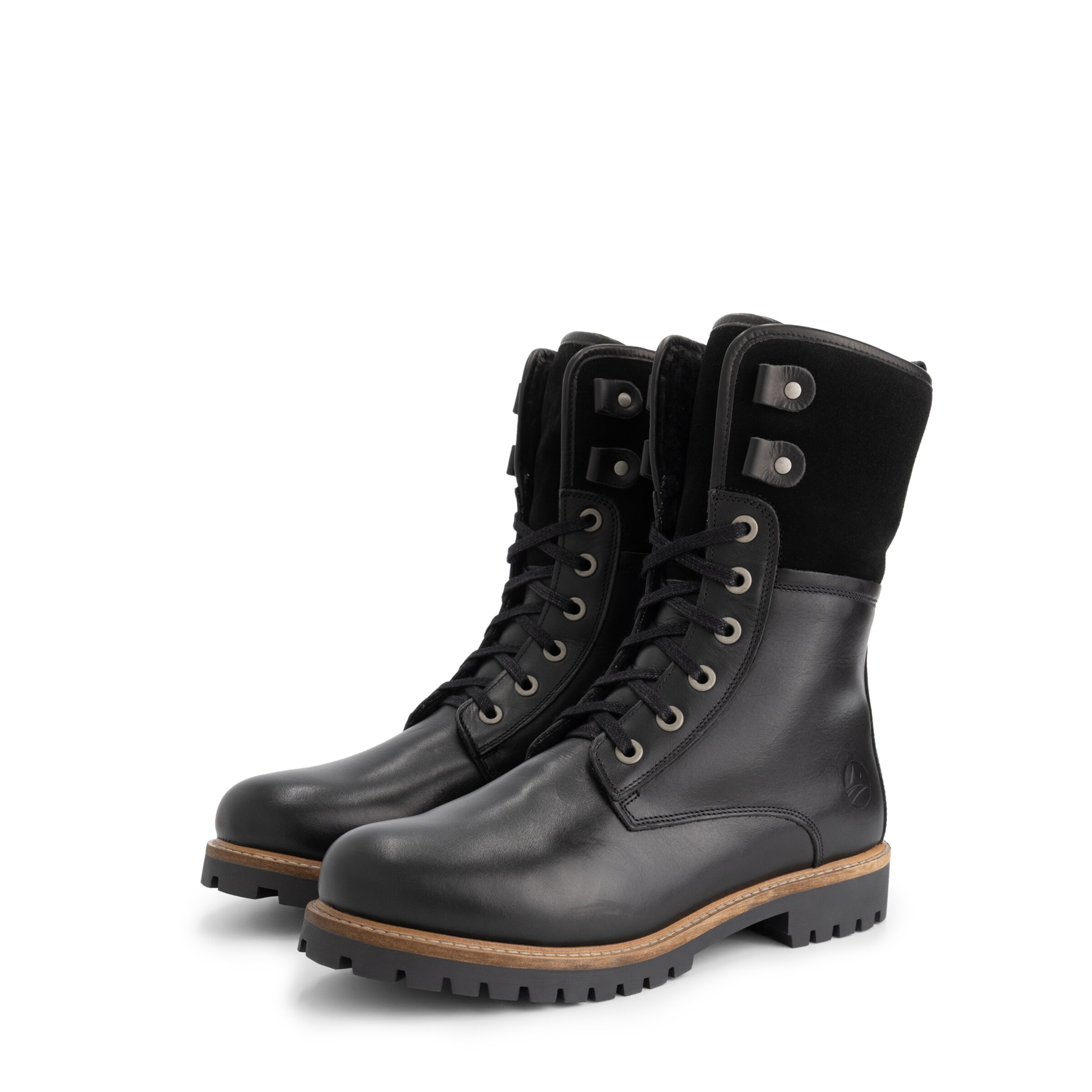 Travelin Lace-up boot in Black