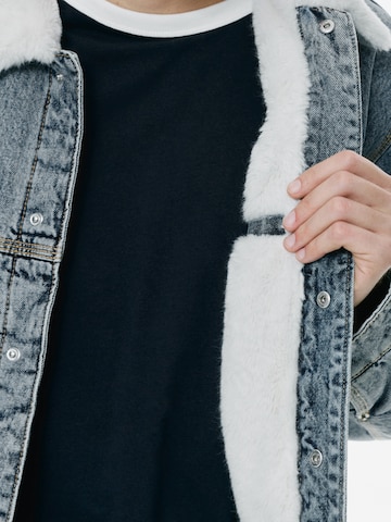 Pull&Bear Winter jacket in Blue