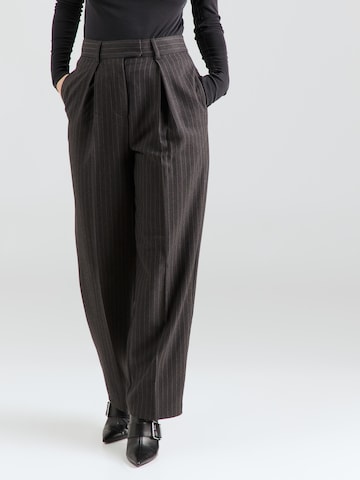 Regular Pantalon à plis TOPSHOP en gris : devant