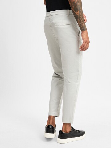 Effilé Pantalon chino Aygill's en gris