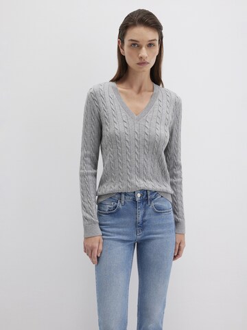 Mavi Sweater in Grey: front
