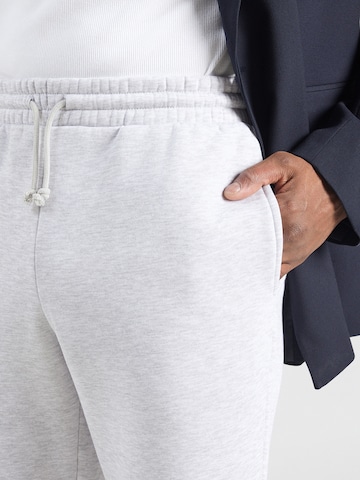 Tapered Pantaloni 'ONSCHASE' di Only & Sons in grigio