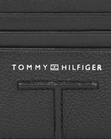 Astuccio 'CENTRAL' di TOMMY HILFIGER in nero