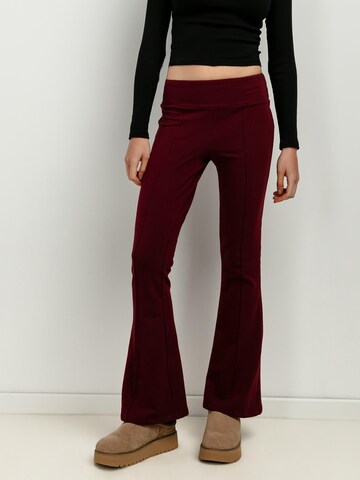 TESSITA Flared Hose in Rot: Vorderseite