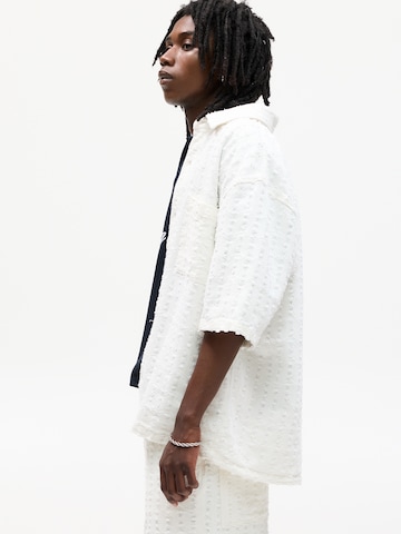 Pull&Bear Pohodlné nošení Košile – bílá