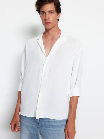 Trendyol Comfort fit Srajca | bela barva
