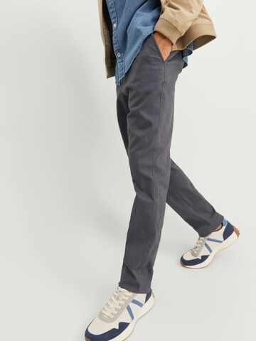 Regular Pantalon chino 'Marco Dave AKM' JACK & JONES en gris