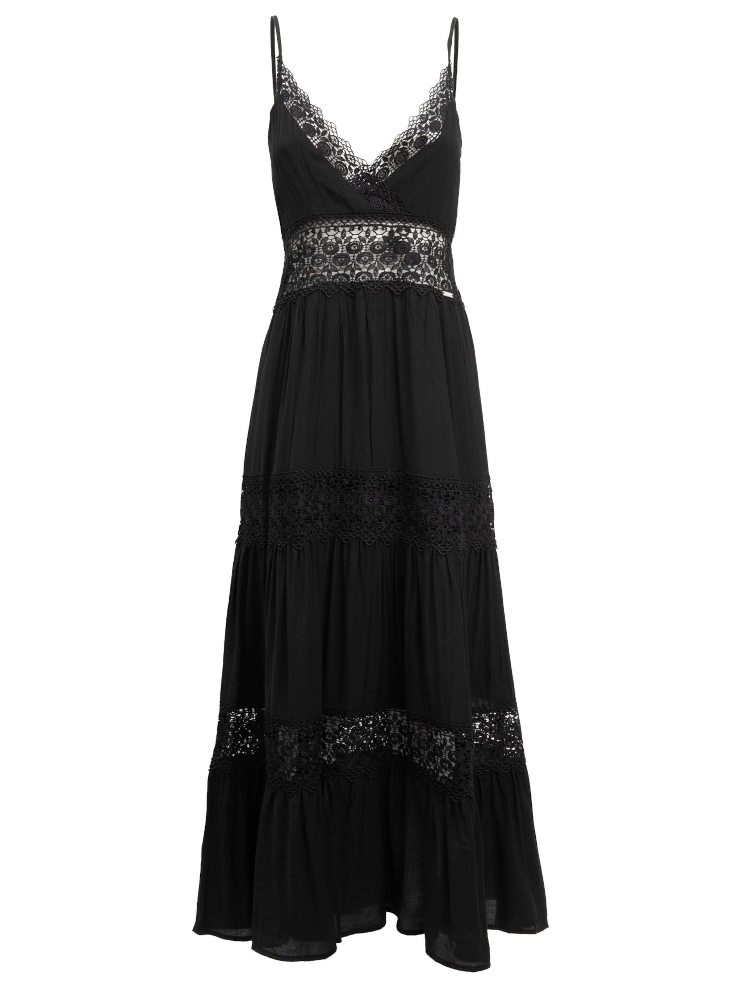 Influencer Рокля в черно: отпред