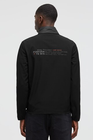 Giacca per outdoor 'Keep Focused' di CAMP DAVID in nero