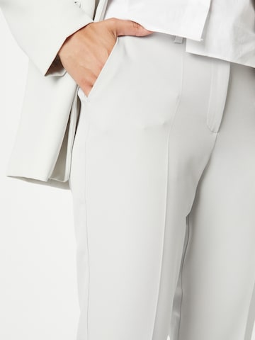 Coupe slim Pantalon à plis 'Grazer' Dorothy Perkins en gris