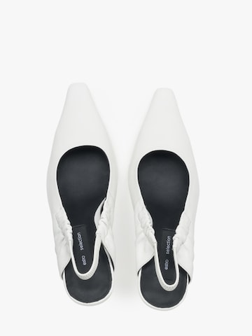 Décolleté '618-6' di Estro in bianco