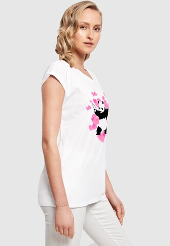 Merchcode T-Shirt 'Brandalised - Panda Guns With Hearts' in Weiß