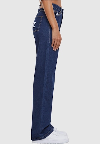 Karl Kani Wide Leg Jeans in Blau