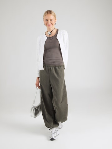 Hailys - Sudadera con cremallera 'Ke44ndra' en blanco