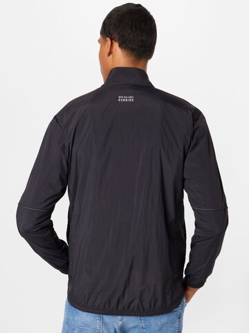 new balance Sportovní bunda – černá