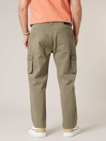 Regular Pantalon cargo ' KENAI ' Deeluxe en vert