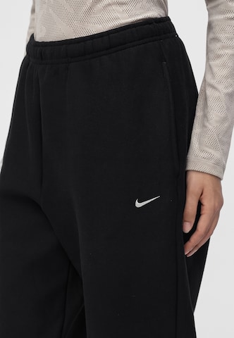 Nike Sportswear - Tapered Pantalón 'Studio' en negro