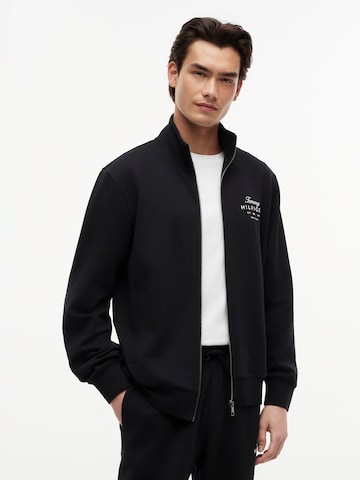 TOMMY HILFIGER Collegetakki värissä musta: etupuoli