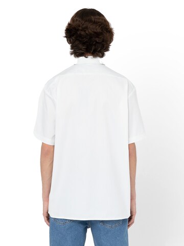 DICKIES Comfort Fit Skjorte i hvit