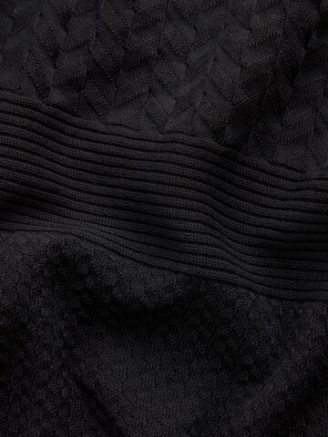 Next Shirt in Black