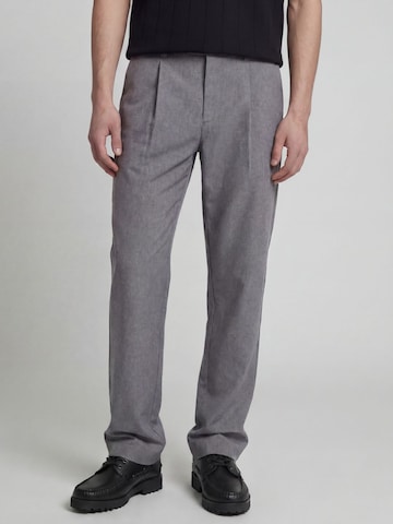 aprel Wide leg Pleat-Front Pants in Grey: front