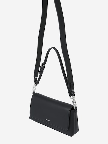 Calvin Klein Наплечная сумка 'Must' в Черный