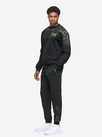 juoda Tapout Treniruočių kostiumas 'Roots Taptrack'