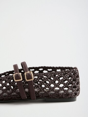 Ballerina con cinturino di Lipsy in marrone