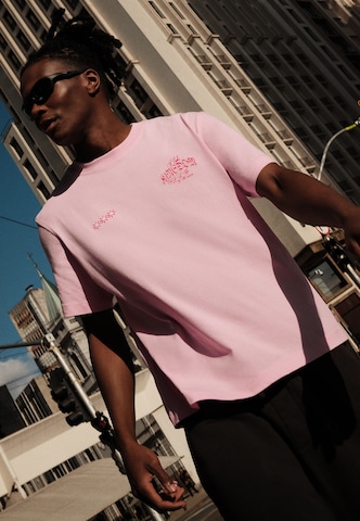 Tricou de la Bershka pe roz