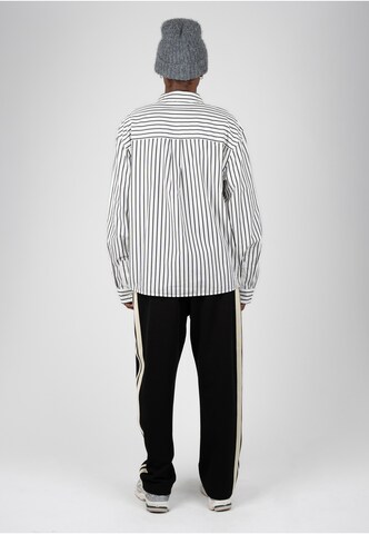Prohibited - Ajuste confortable Camisa en blanco
