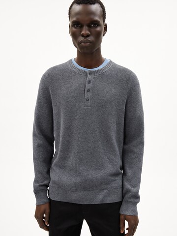Pull-over ' SAANTIAGO ' ARMEDANGELS en gris : devant