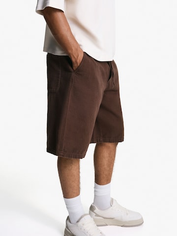 Bershka Loosefit Broek in Bruin