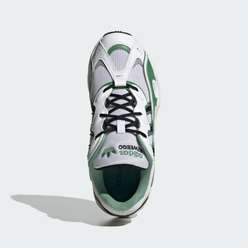 Sneaker bassa 'OZWEEGO OG' di ADIDAS ORIGINALS in bianco