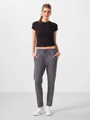 Pantalon 'Hose' Tommy Life en gris : devant