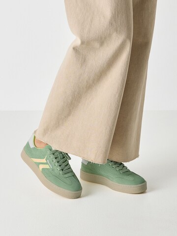 Sneaker bassa di Tamaris in verde