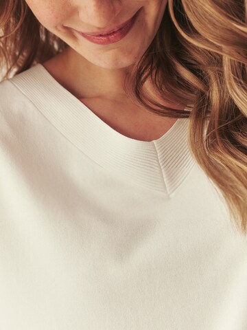 Pull-over 'Kanda' TATUUM en blanc