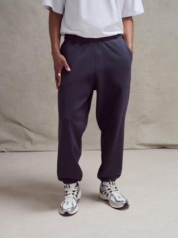 Tapered Pantaloni 'Tafari' di ABOJ ADEJ in blu: frontale