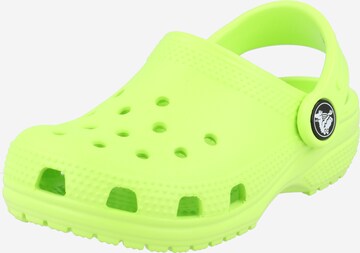 Crocs حذاء مفتوح 'Classic' بلون أخضر: الأمام