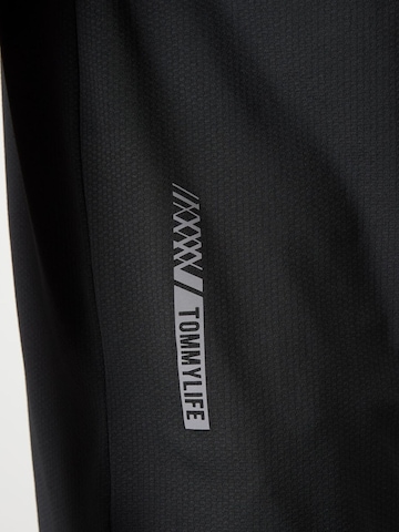 T-Shirt fonctionnel Tommy Life en noir