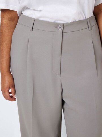 Noisy May Curve Regular Pants in Grey