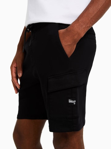 Bershka Regular Shorts in Schwarz