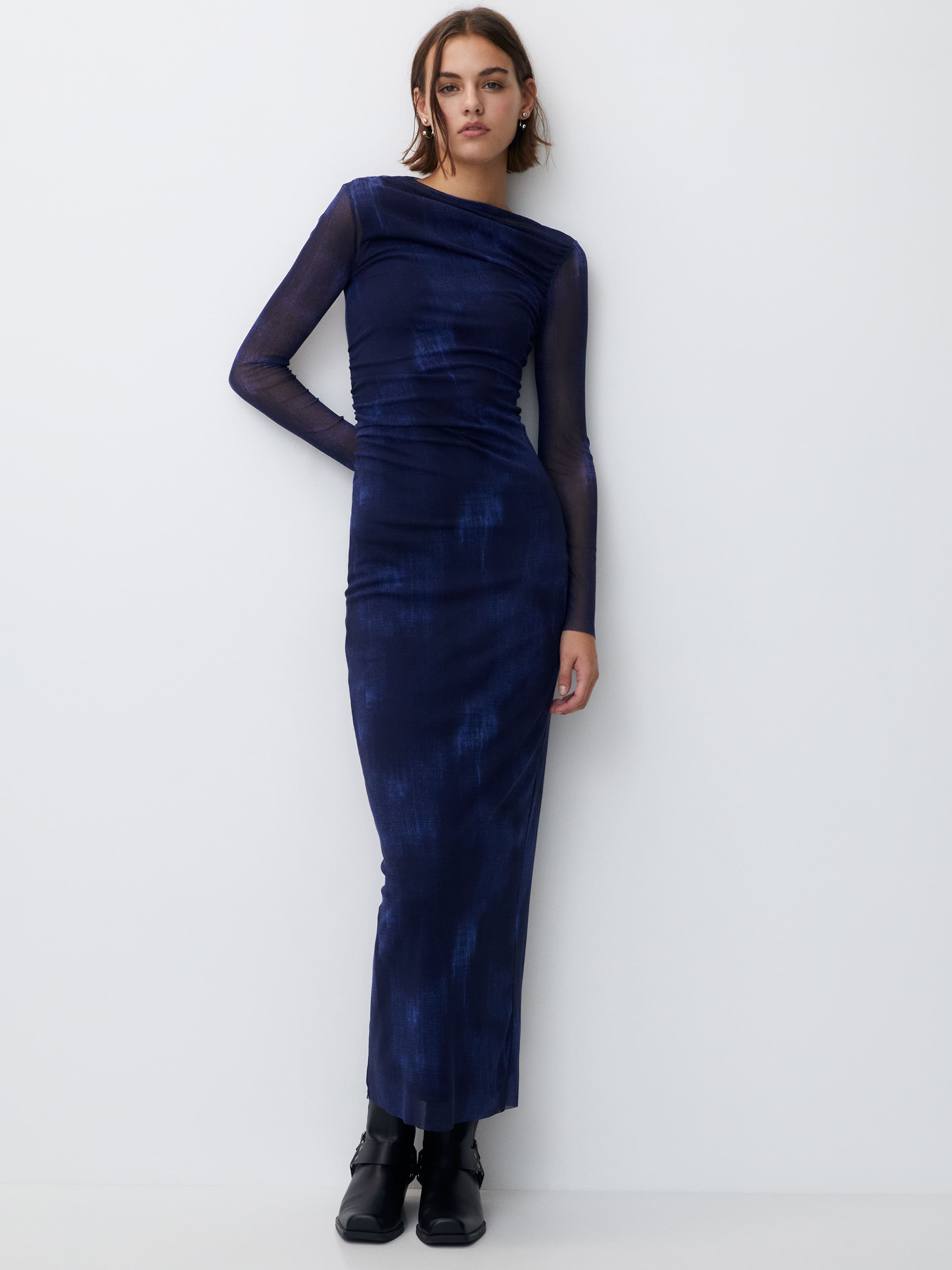 Pull and bear shop velvet dress