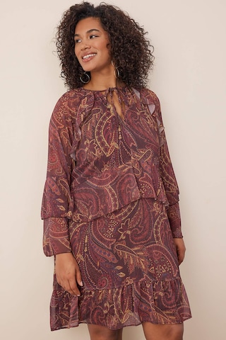 Robe Trendyol Curve en rouge : devant