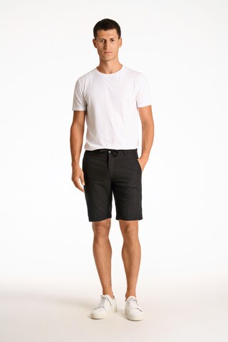 Lindbergh Regular Chino Pants in Black