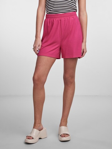 PIECES Loosefit Shorts 'KYLIE' in Pink: predná strana