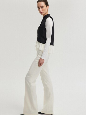 Gilet 'Crepe Vest With Chiffon Detail' Touché Privé en noir